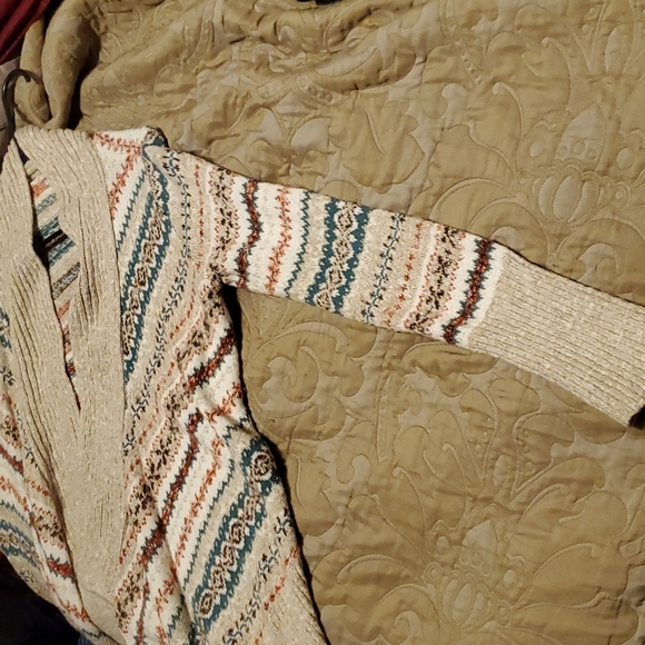 Cardigan. - Picture 3 of 6